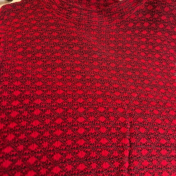 Gorgeous St John Shell in ruby red. - Picture 3 of 5